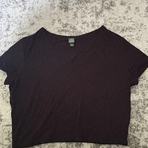 Wild Fable Short Sleeve V-Neck Cropped T-Shirt Black Size: Large Never worn - Picture 1 of 3